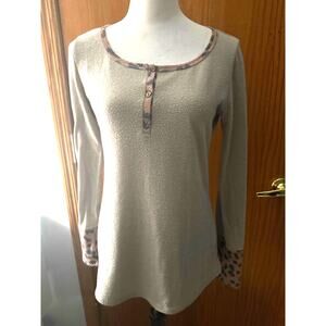 Butterly soft henley size small